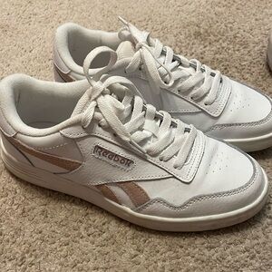 Women’s size 6 pink and white reebok tennis shoes